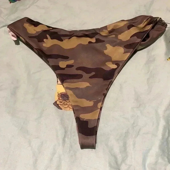 Pretty little thing cheeky  bikini bottoms - Picture 2 of 5